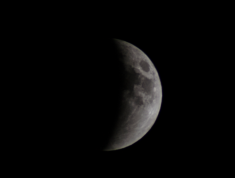 Illustration for article titled 34 Amazing Photos Of The Super Blood Moon